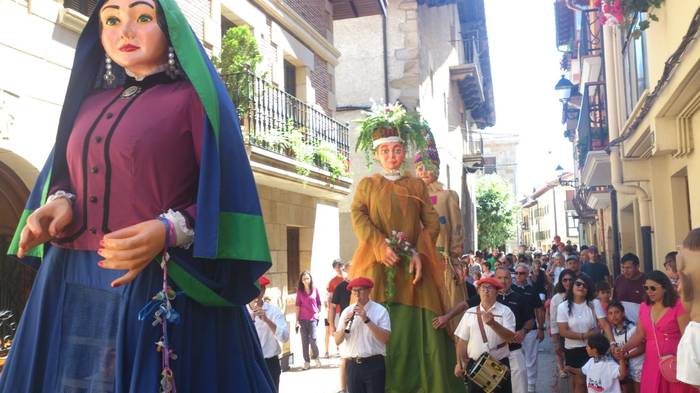 Etxarriko festa batzordea deitu dute