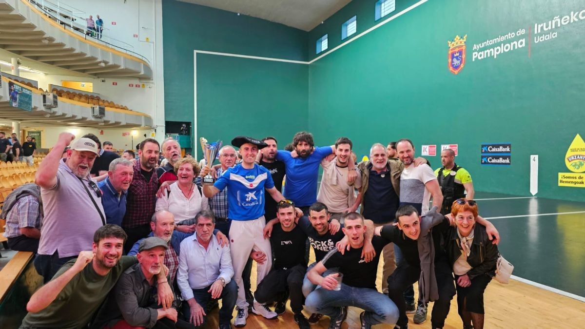 Seigarren txapela, eta segi aurrera