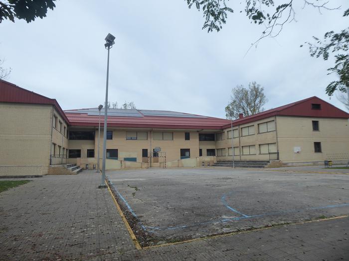 Eskolako eguzki plakek segida izanen dute