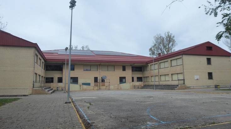 Eskolako eguzki plakek segida izanen dute