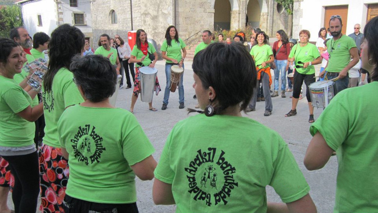 Arratsaldean hasiko dira festak