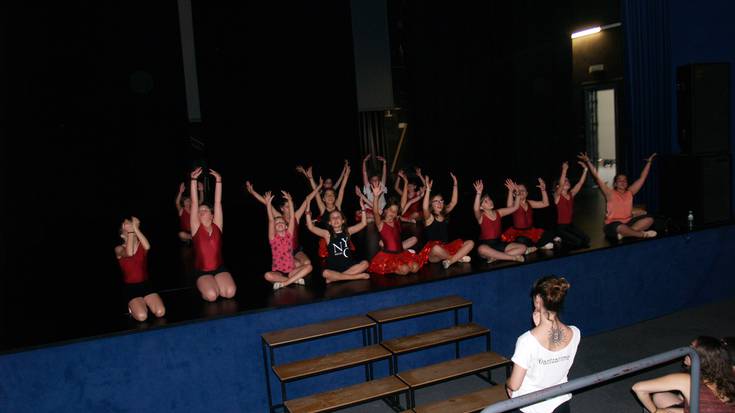 Mary Poppins musikala eta bestelako dantzak 