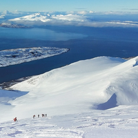 Mendiko eskia Zirkulu Polar Artikoan