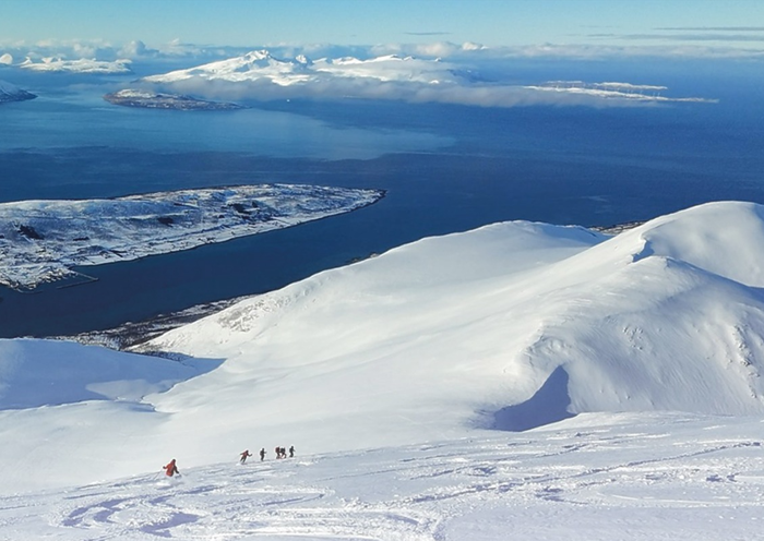 Mendiko eskia Zirkulu Polar Artikoan