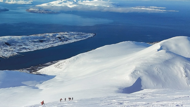 Mendiko eskia Zirkulu Polar Artikoan