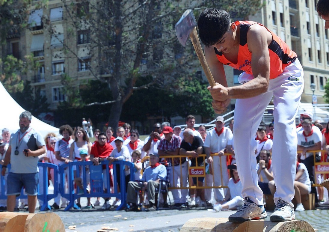 Ioan Goikoetxeak eta Eñaut Oiarbidek aurrera egin dute Nafarroako III. Mailako Aizkora Txapelketan