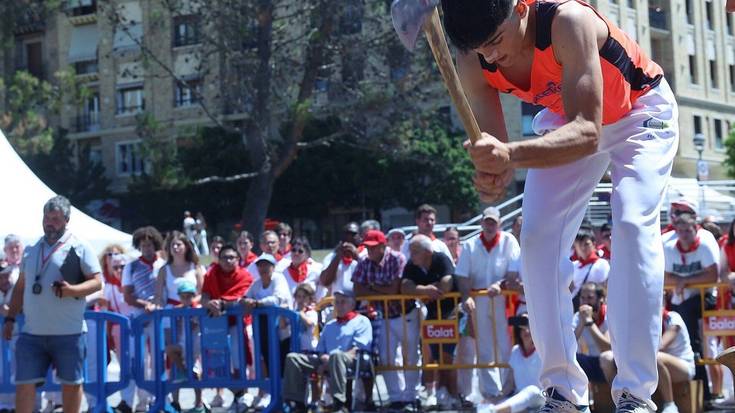 Ioan Goikoetxeak eta Eñaut Oiarbidek aurrera egin dute Nafarroako III. Mailako Aizkora Txapelketan
