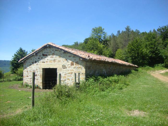 Auntzetxerako pista itxita