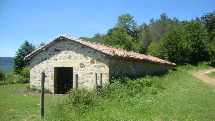 Auntzetxerako pista itxita