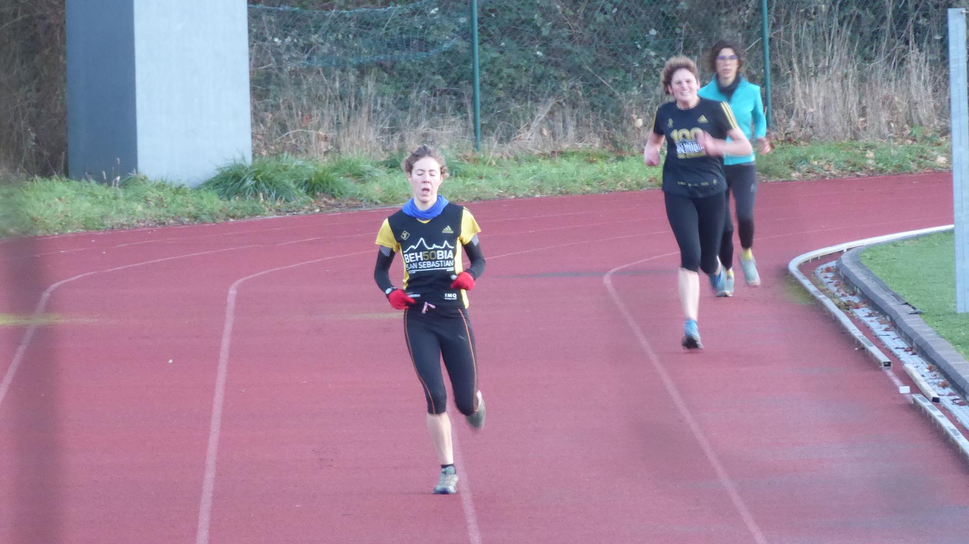Emakumeen atletismo eskola martxan