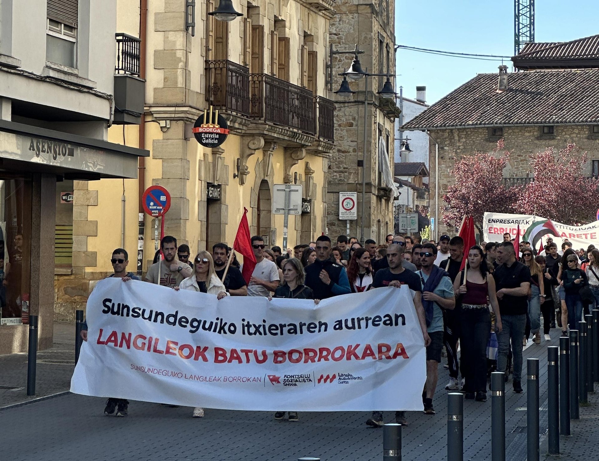 Sunsundeguiren itxiera salatu dute