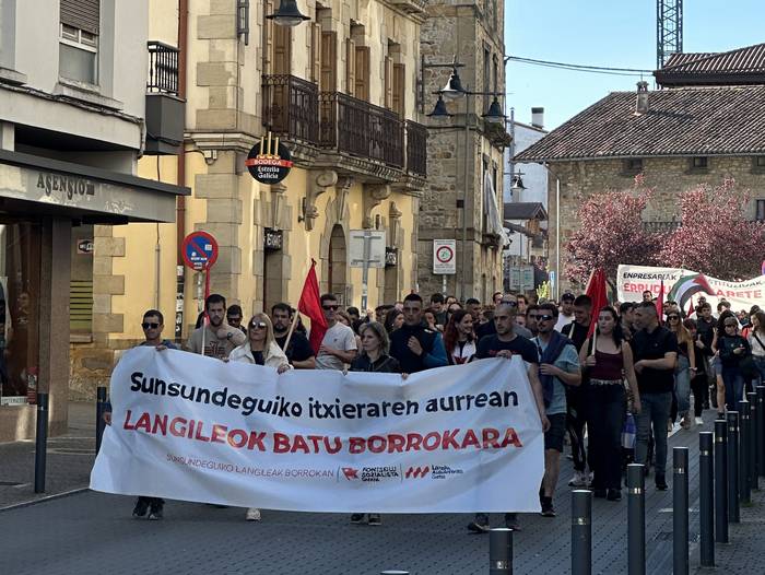 Sunsundeguiren itxiera salatu dute