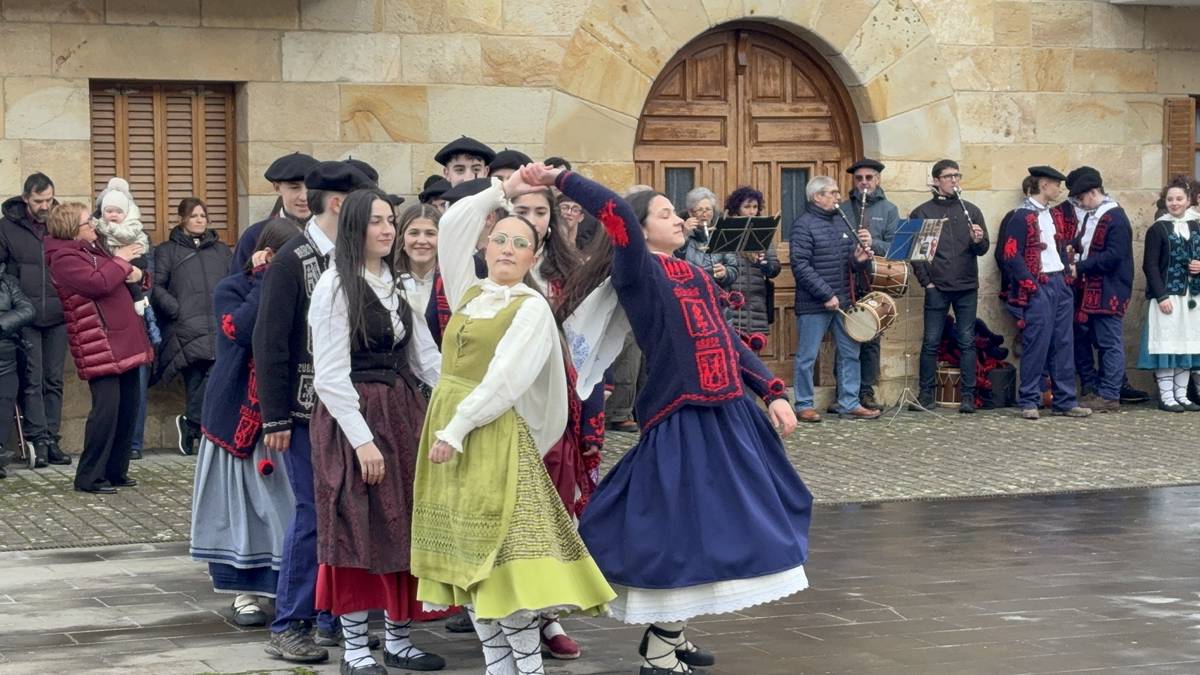 Urdiaingo zortzikoarekin, Santa Agedari agur