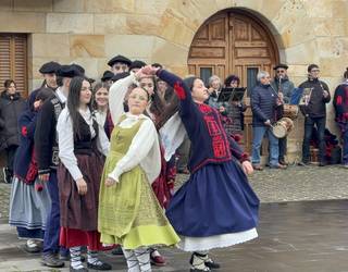 Urdiaingo zortzikoarekin, Santa Agedari agur