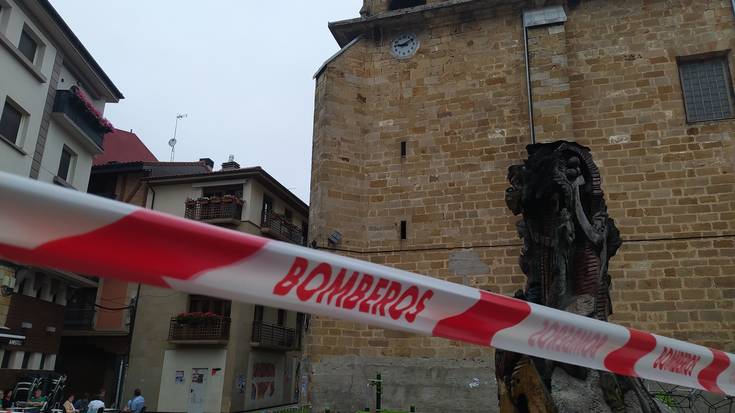 Ezkila dorrera begira