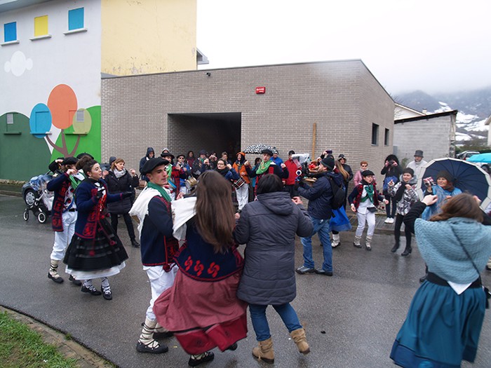 Kintoz bete dira kaleak - 42