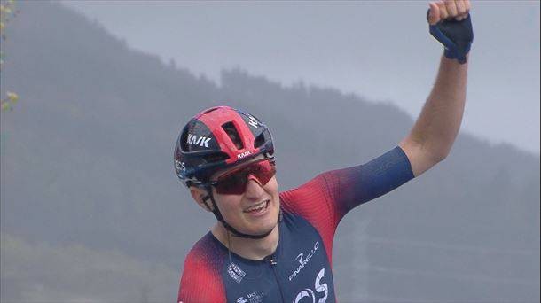 Garaipen itsusiak ere badaude; Carlos Rodriguez-ek Marc Soler-en bizkar lortu du etapa; Roglic-ek pott egin du, eta Evenepoel da lider berria