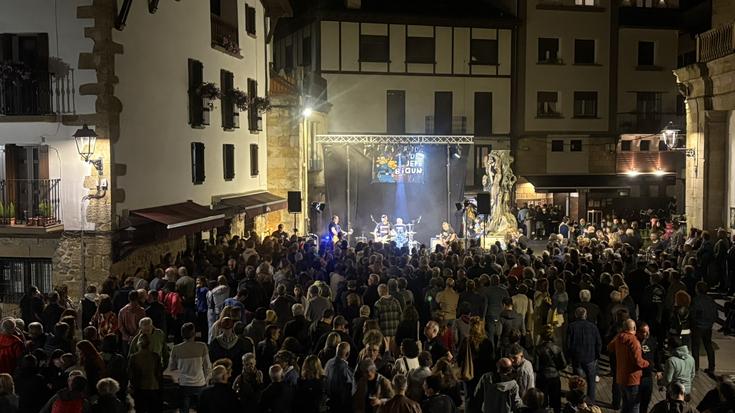 Kontzertu bat, Durangoko Azokaren irudia eta erakusketak