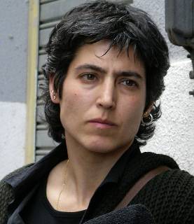 Euskara, familian ardura da. Tresnak. hitzaldia. Hizlaria: Paula Kasares soziolinguista.