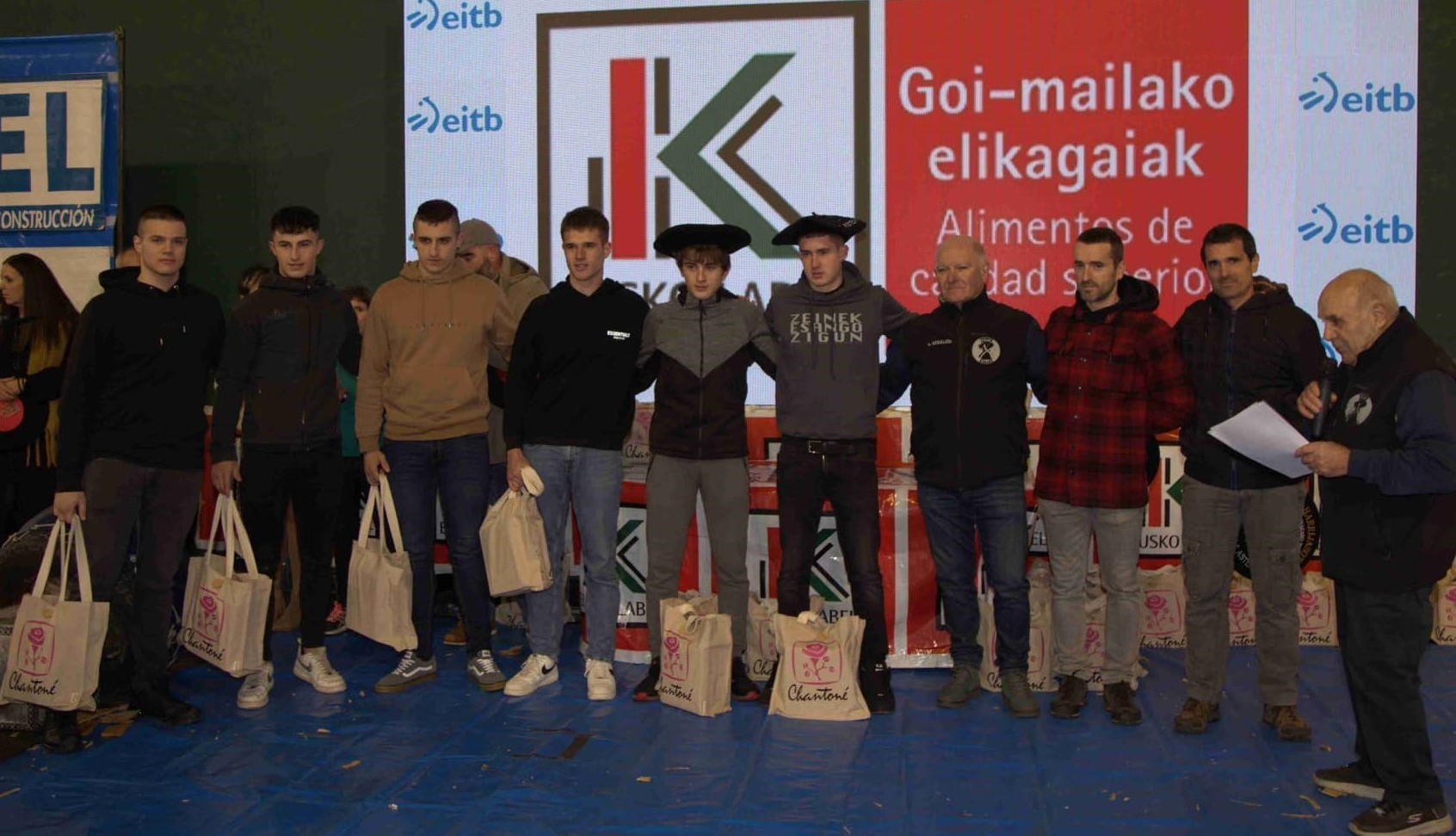 Sakandarrak, Gazteen Binakako Aizkora Txapelketako podiumean