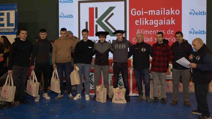 Sakandarrak, Gazteen Binakako Aizkora Txapelketako podiumean