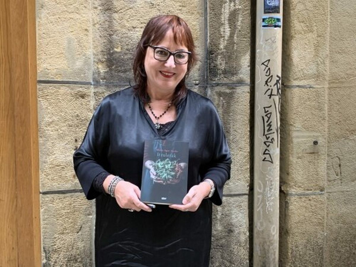 "Argitaratu gabeko poemak sartuko ditut"