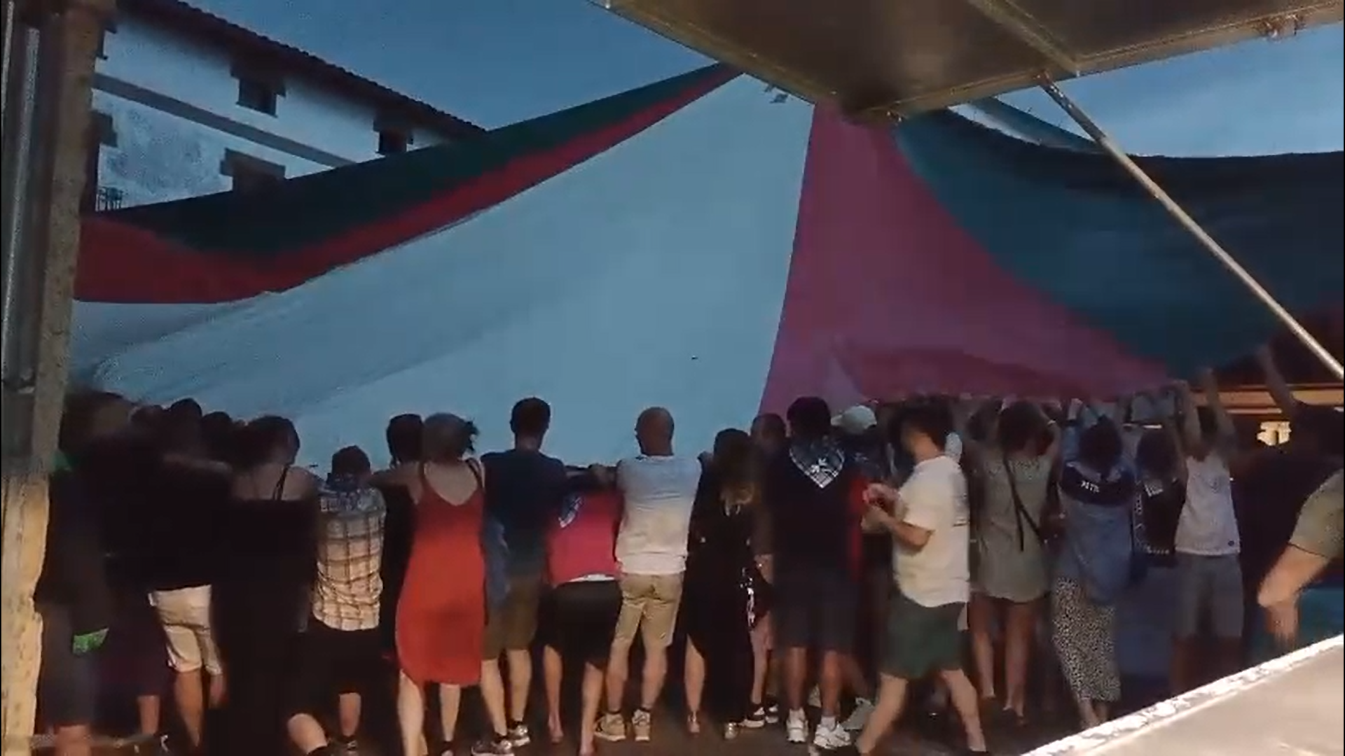 Erauntsiak kalteak eragin zituen