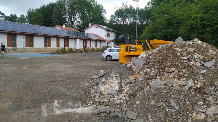 Lanak Urbasako kanpinean