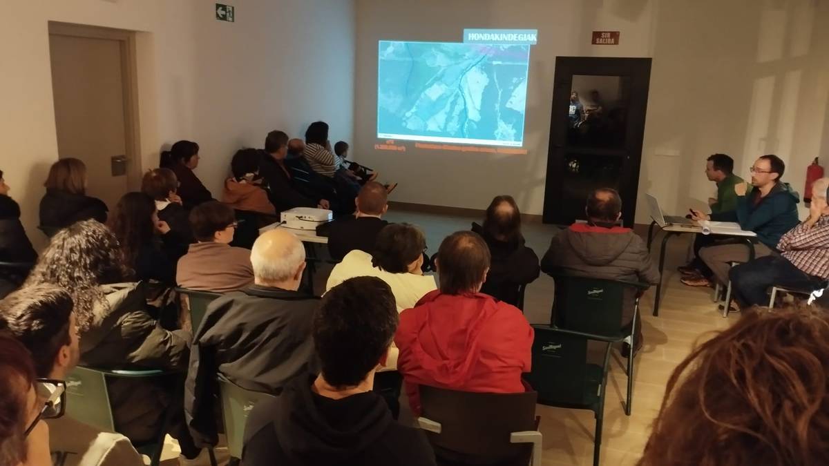 AHT eta haren alternatibaz batzarrean