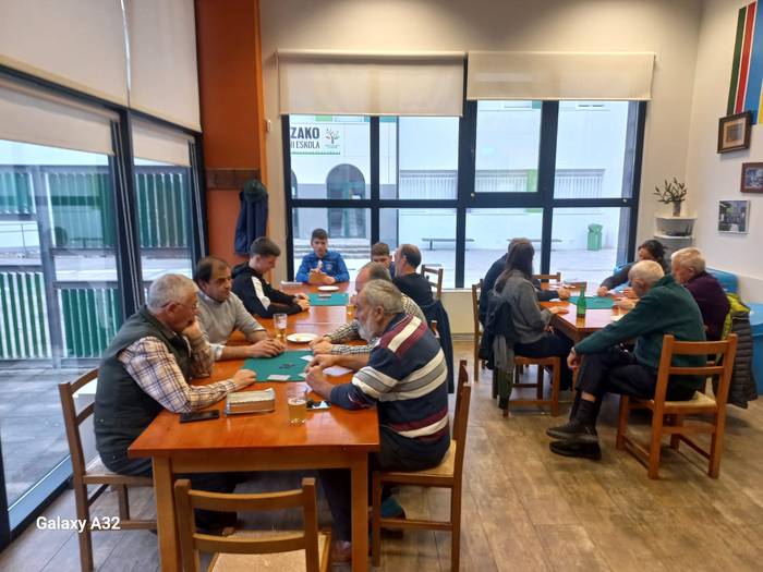 Bi mus bikotek aurrera egin dute txapelketan