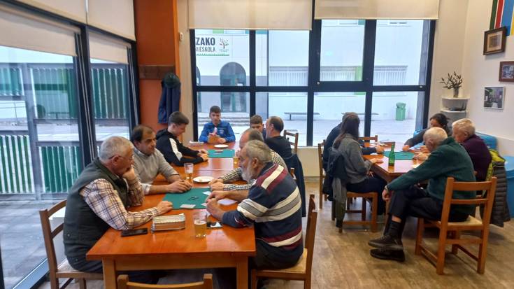 Bi mus bikotek aurrera egin dute txapelketan