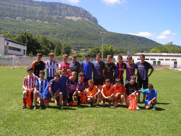 Futbol campuseko 2. txandakoak lanean
