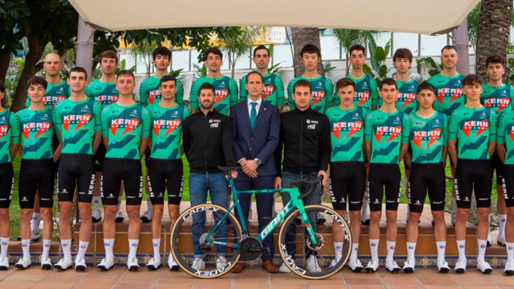 Iker Gomez, Kern Pharman profesionaleko ibilbideari ekiteko prest