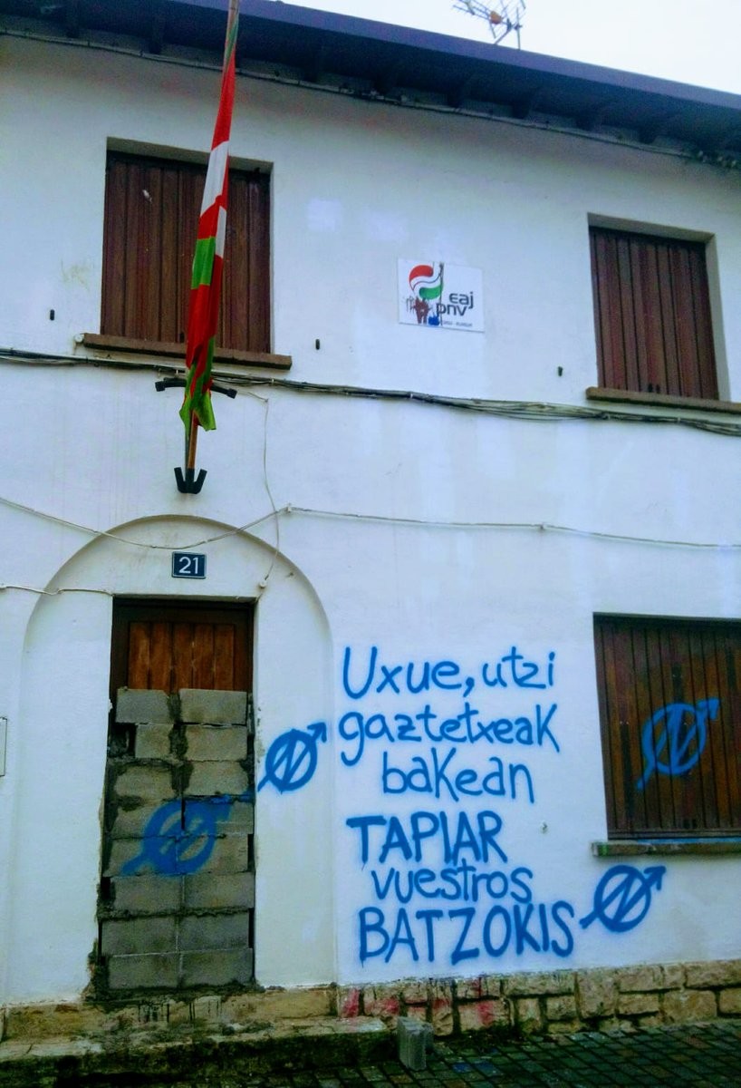 Batzokian gaztetxeen aldeko pintaketak, bigarrenez