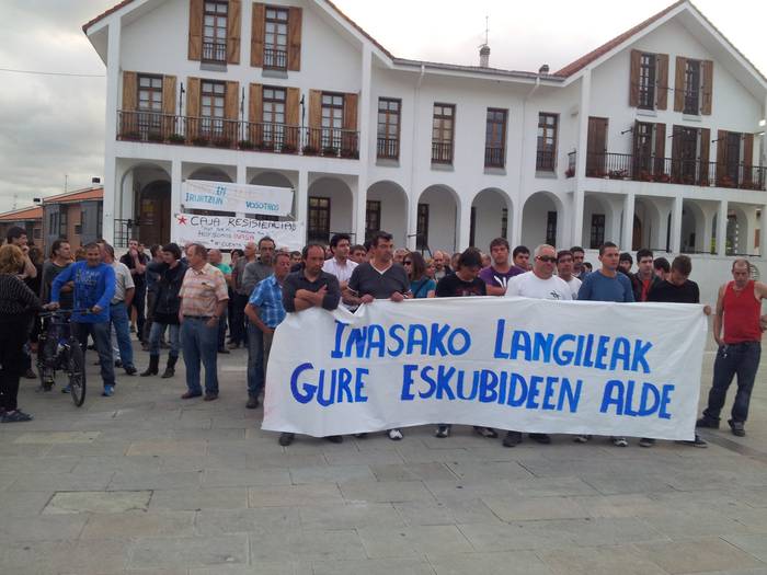 Inasako langile ohiek Baikap itxieraren errudun izendatzea eskatu dute 