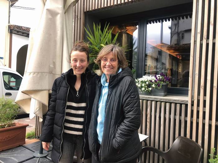 Oinherri, herri hezitzaileak eraikitzen