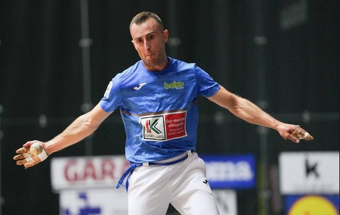 "Ez zegoen nire esku. Buelta ahalik eta gutxien eman, eta aurrera"