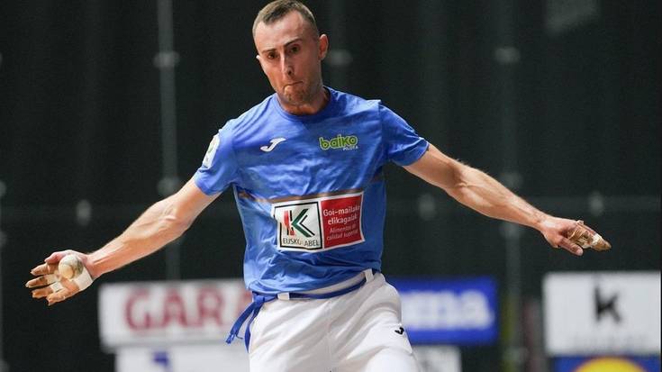 "Ez zegoen nire esku. Buelta ahalik eta gutxien eman, eta aurrera"