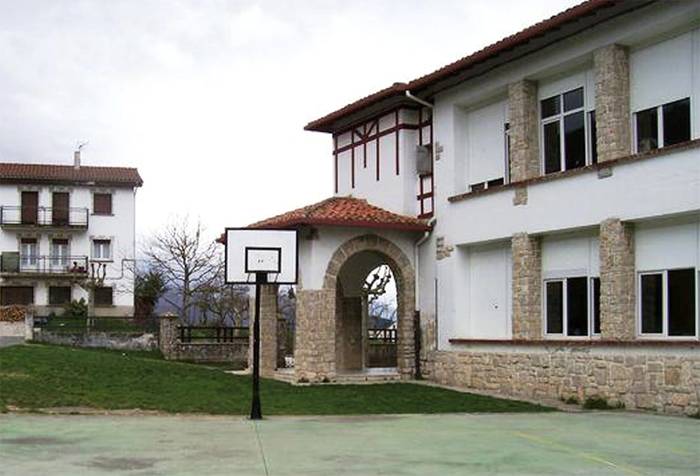 'Zaindu dezagun Urdiain. Haurren herria, denon eskola'