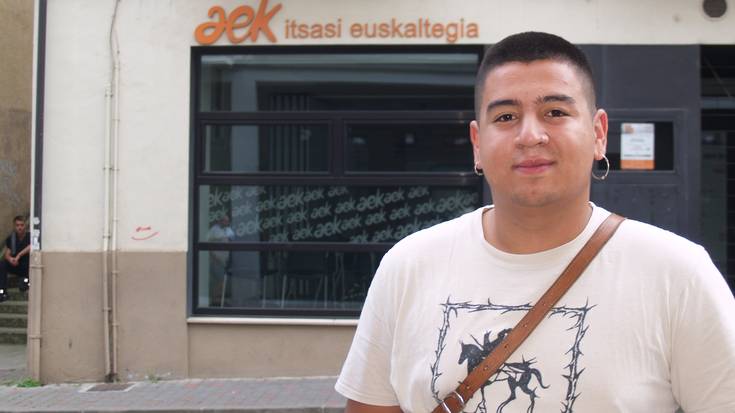 "Ate asko zabaldu dizkit jendearekin. Harreman berriak ere izan ditut"