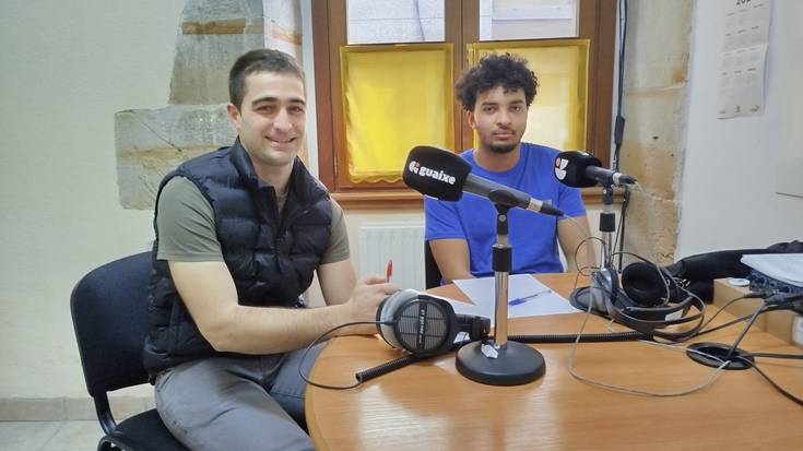 "Egunean zehar basamortutik ibiltzen ginen, eta gauean kotxeak nola zeuden begiratzen genuen"