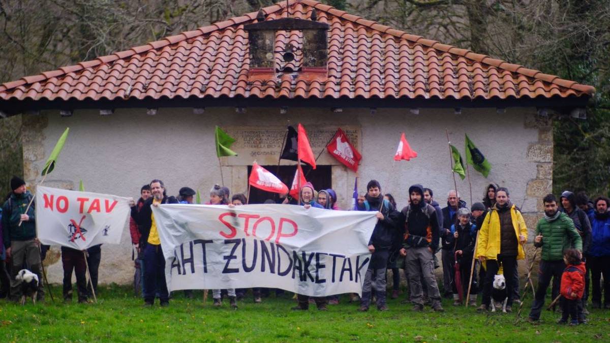 AHTk mehatxatuko lituzketen guneak bisitatu dituzte