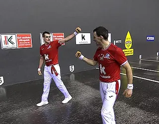 Ezkurdia ikusgarri batek eta Altunak finalerako hautagaitza aurkeztu dute