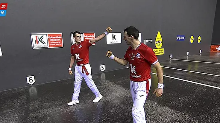 Ezkurdia ikusgarri batek eta Altunak finalerako hautagaitza aurkeztu dute