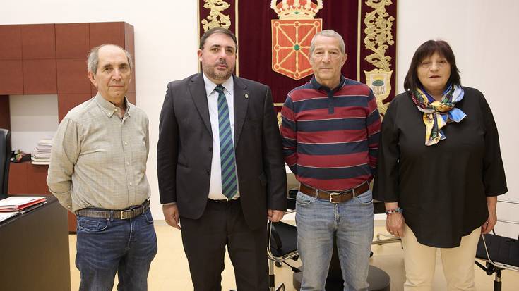 Amiantoa kentzeko premia gogorarazi dute Parlamentuan