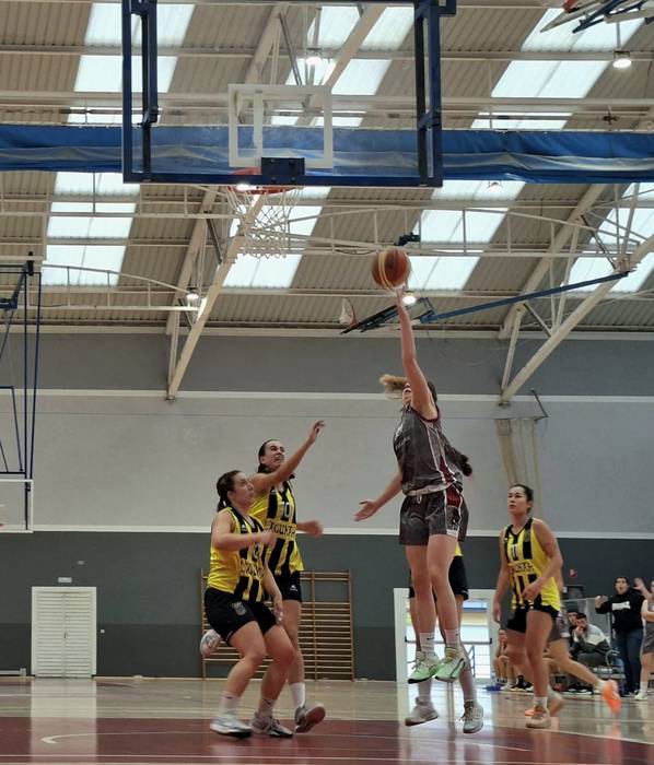 CBASK: mutilek irrist, neskek irabazi