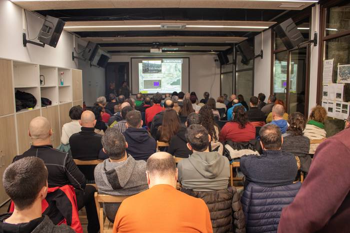 Bakaikun abiarazi dute AHT egitasmoaren inguruko informazio bilkurak