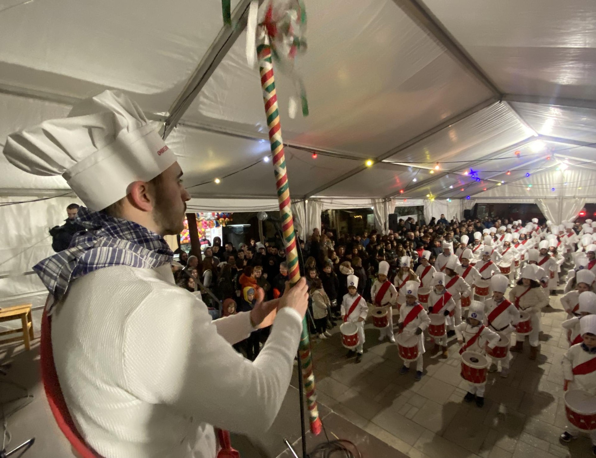 Festetarako ez da estalperik egonen plazan