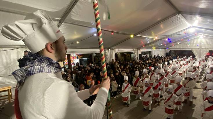 Festetarako ez da estalperik egonen plazan