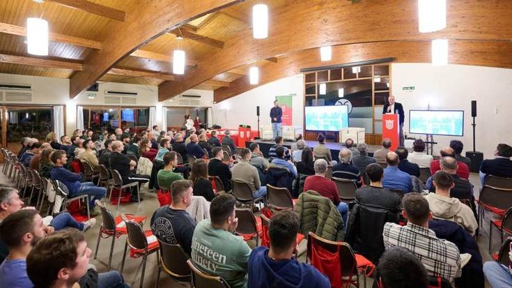 Nafarroako Futbol Federazioak entrenatzaile guztiekin egon nahi du